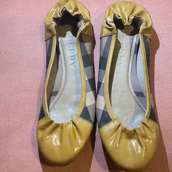 Burberry Plaid Print Ballet Flats run small size like 6 o 6.5 - Picture 10 of 11